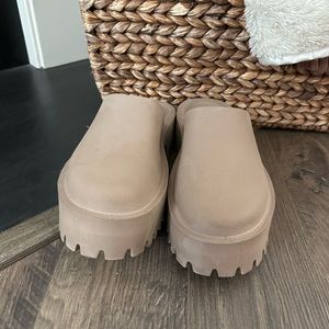Jeffrey Campbell Bae platform clogs size 9